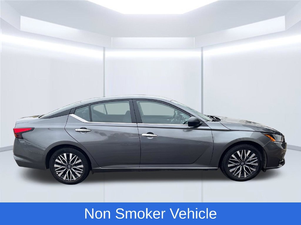 Used 2025 Nissan Altima 2.5 SV FWD image 7