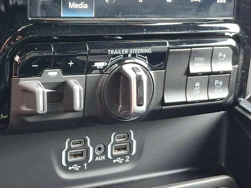 Used 2023 RAM 1500 Laramie AWD/4WD image 23