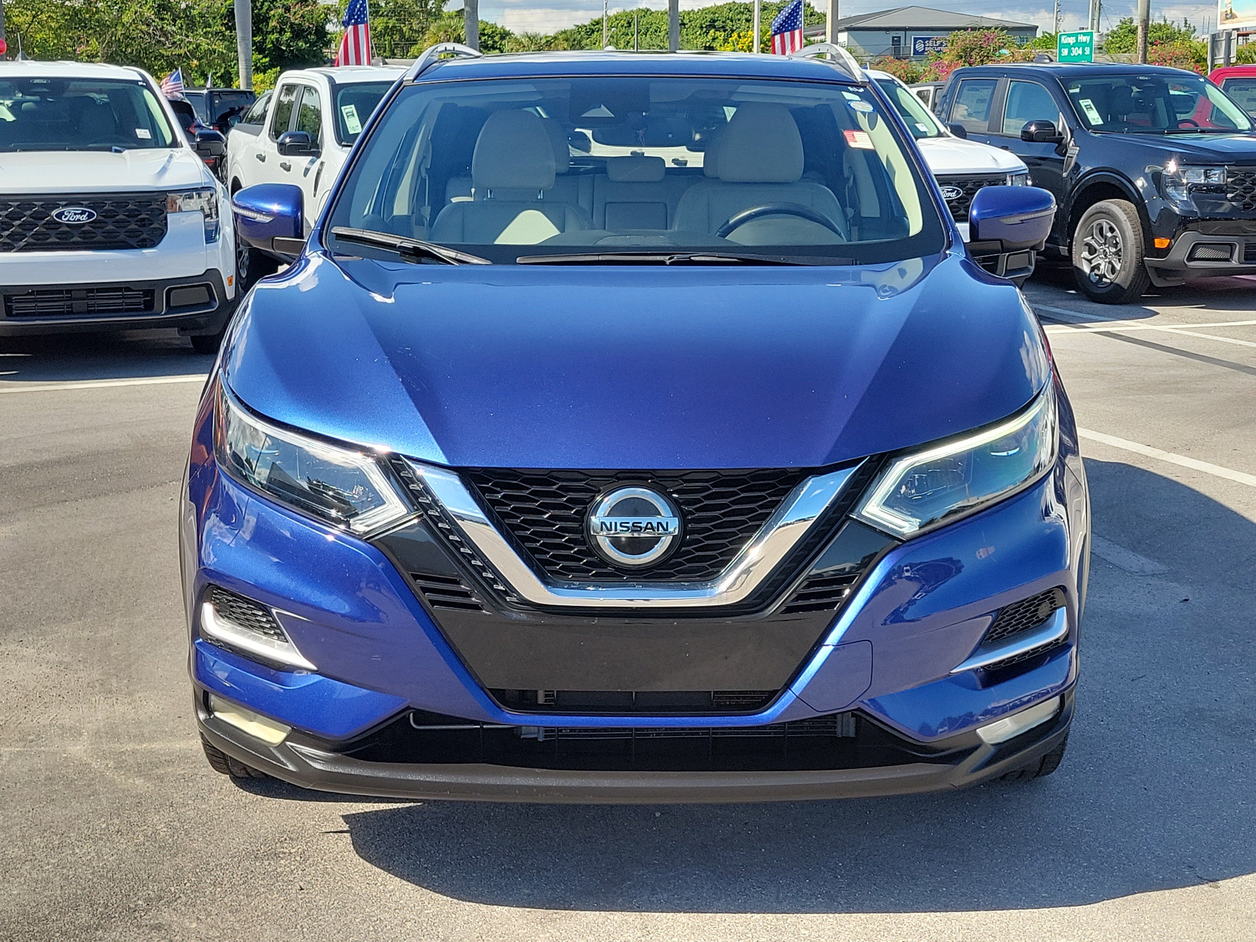 Used 2021 Nissan Rogue Sport SL w/ Premium Package FWD image 2