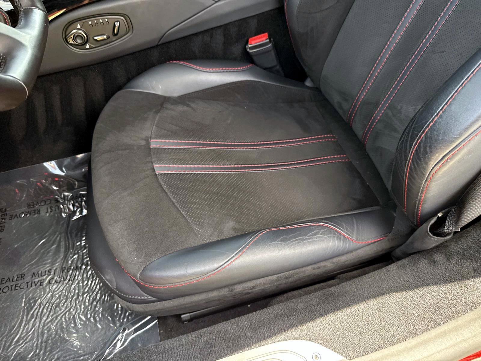 Used 2022 Aston Martin V8 Vantage Roadster RWD image 21