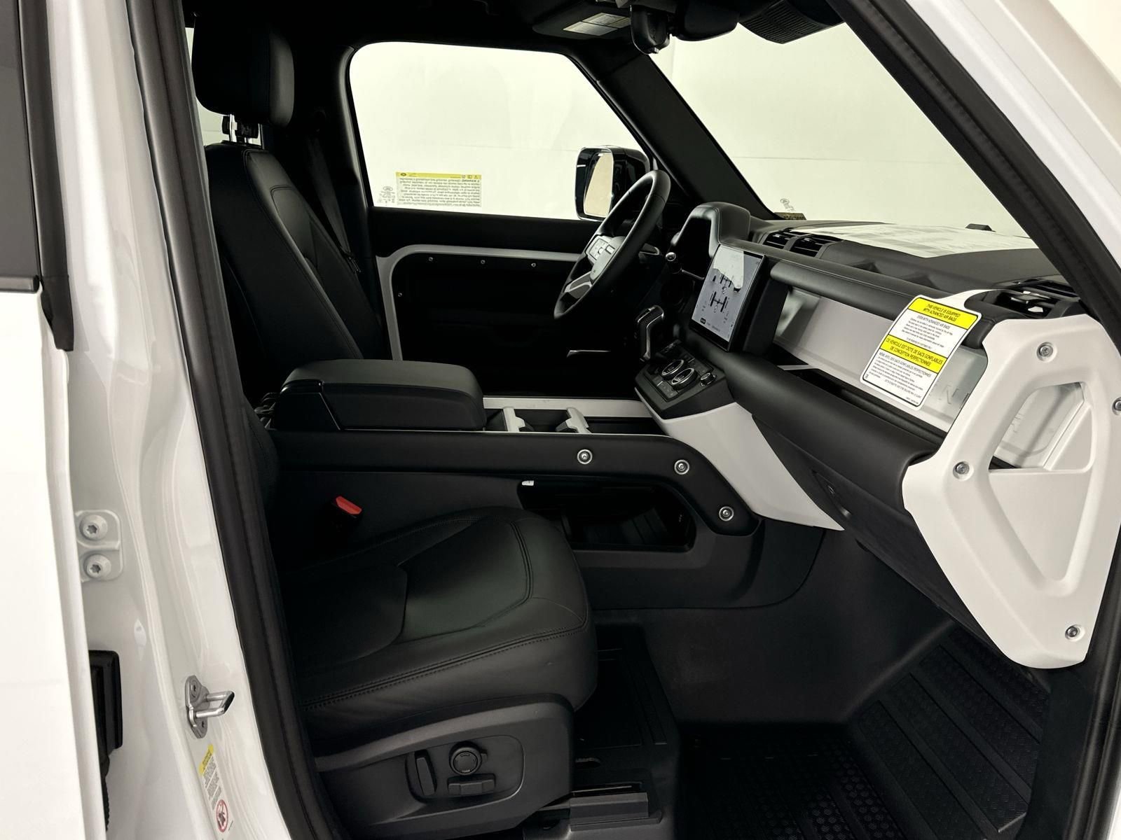 Used 2025 Land Rover Defender 110 X-Dynamic SE image 35