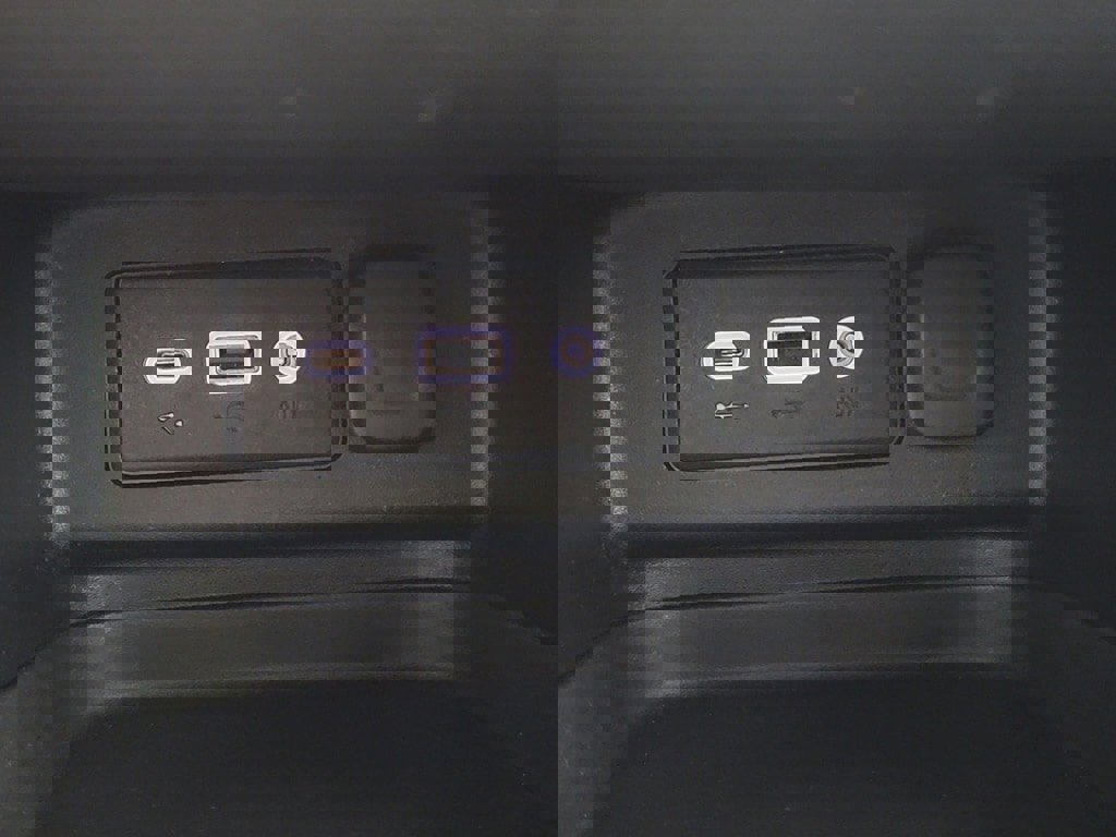 Used 2020 Chevrolet Equinox LT w/ Driver Convenience Package image 28