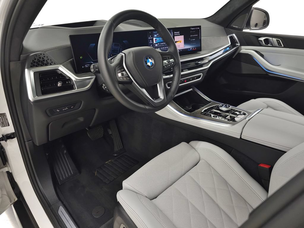 Used 2026 BMW X5 xDrive50e w/ Executive Package AWD/4WD image 16