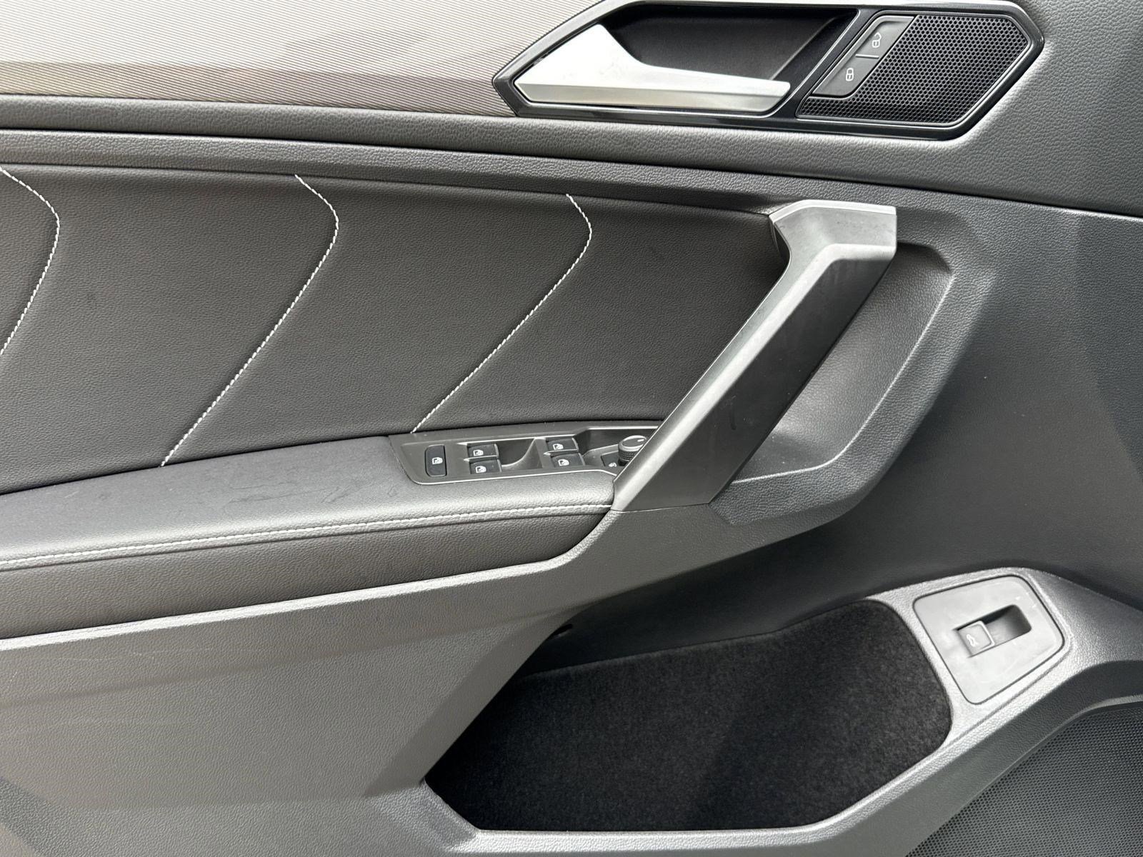 Used 2024 Volkswagen Tiguan SE image 12