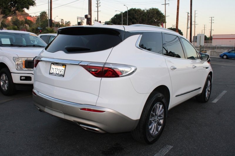 Used 2022 Buick Enclave Essence image 6
