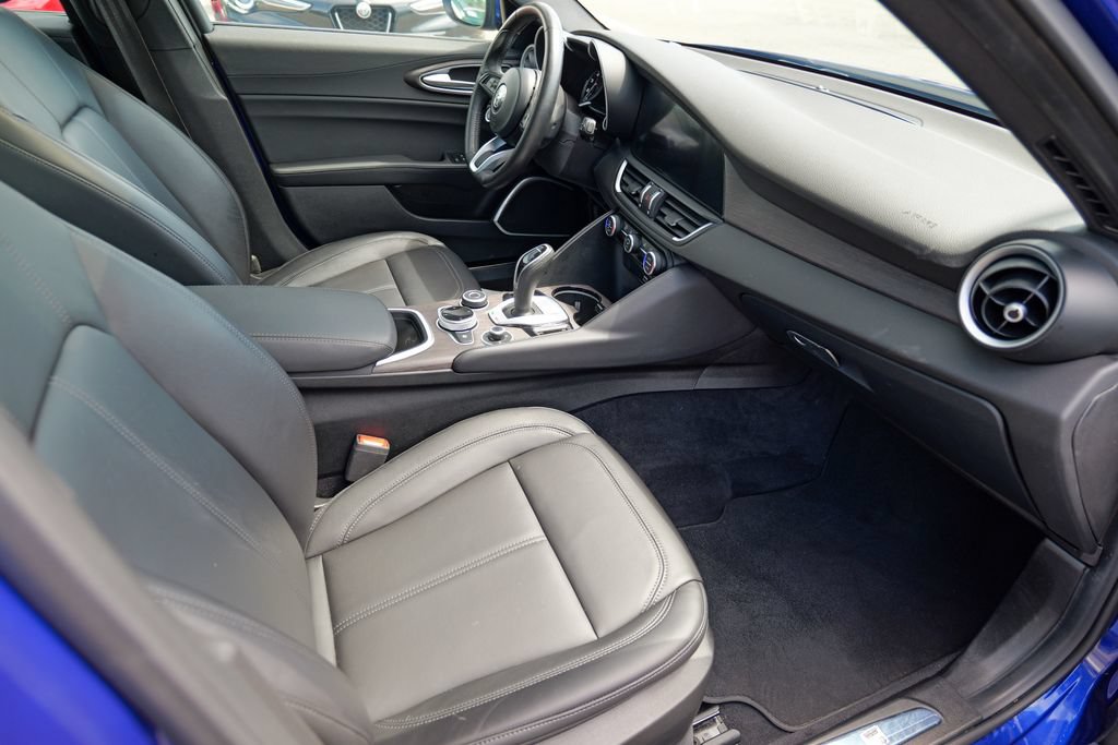 Used 2022 Alfa Romeo Giulia Ti AWD/4WD image 34