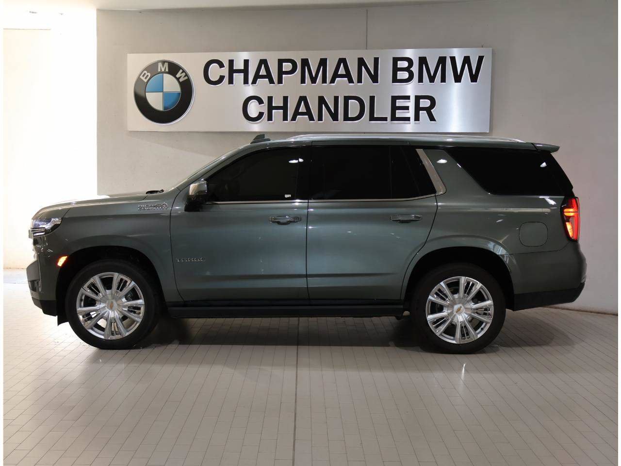 Used 2024 Chevrolet Tahoe High Country w/ Premium Package AWD/4WD image 3