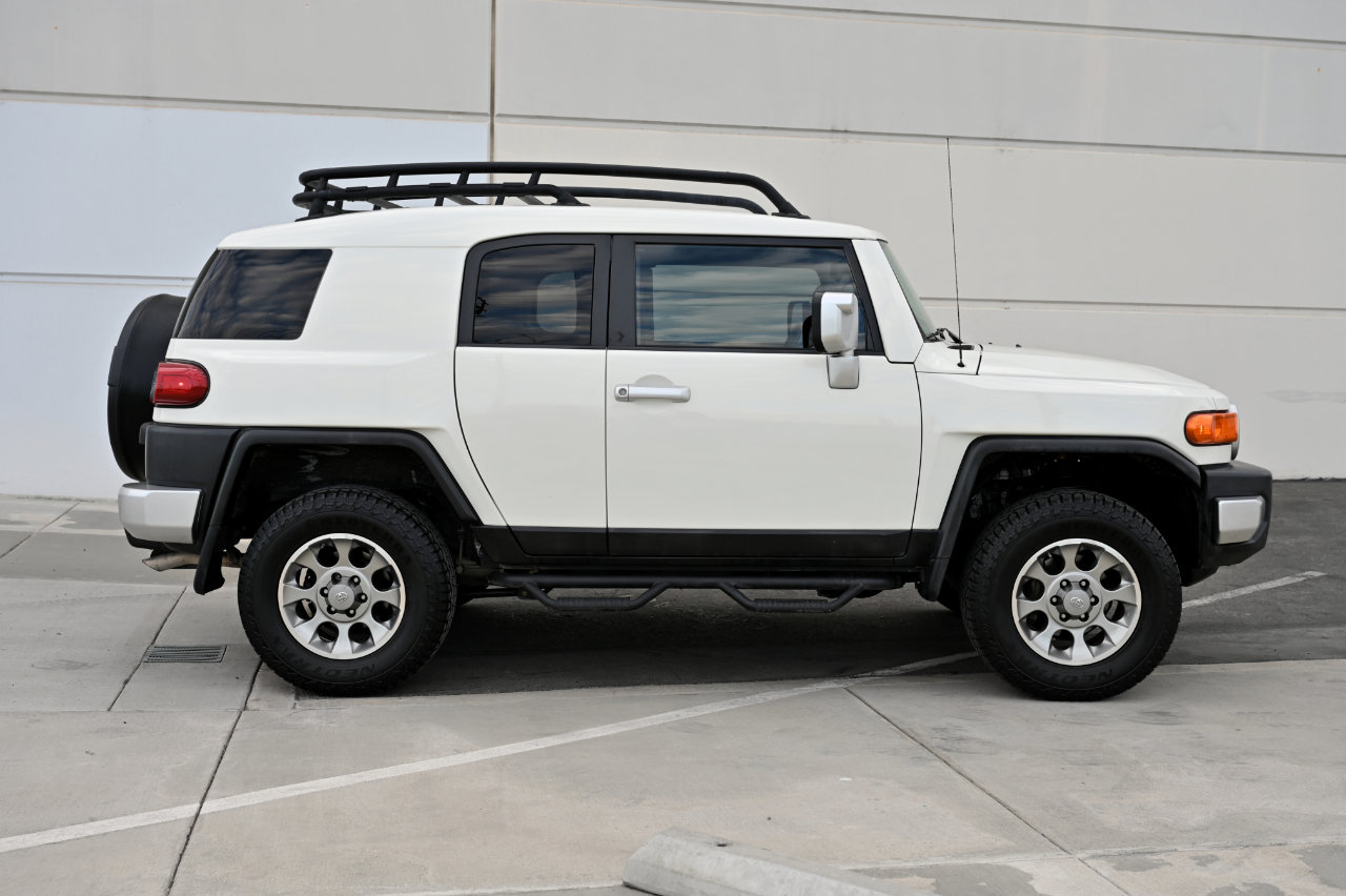 Used 2013 Toyota FJ Cruiser 4WD image 8