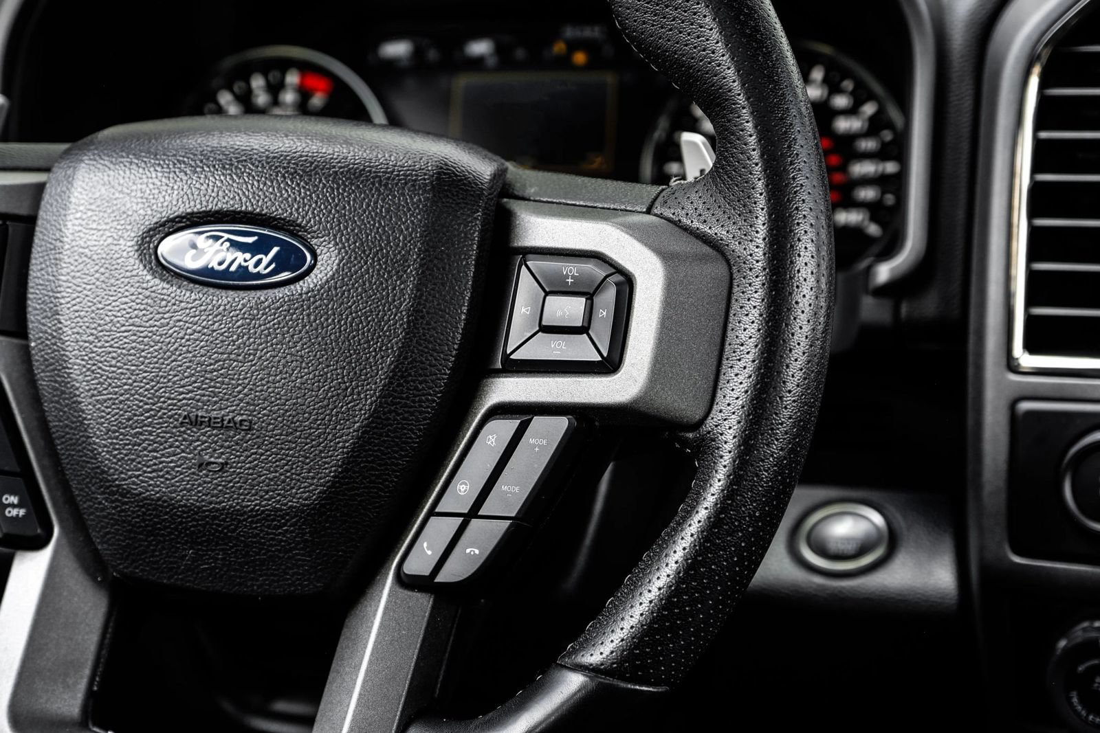 Used 2019 Ford F150 Raptor w/ Equipment Group 802A Luxury AWD/4WD image 18