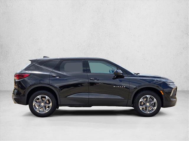 Used 2025 Chevrolet Blazer LT FWD image 4