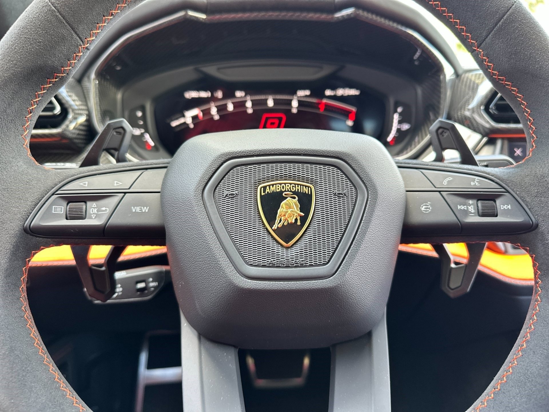Used 2025 Lamborghini Urus SE image 27