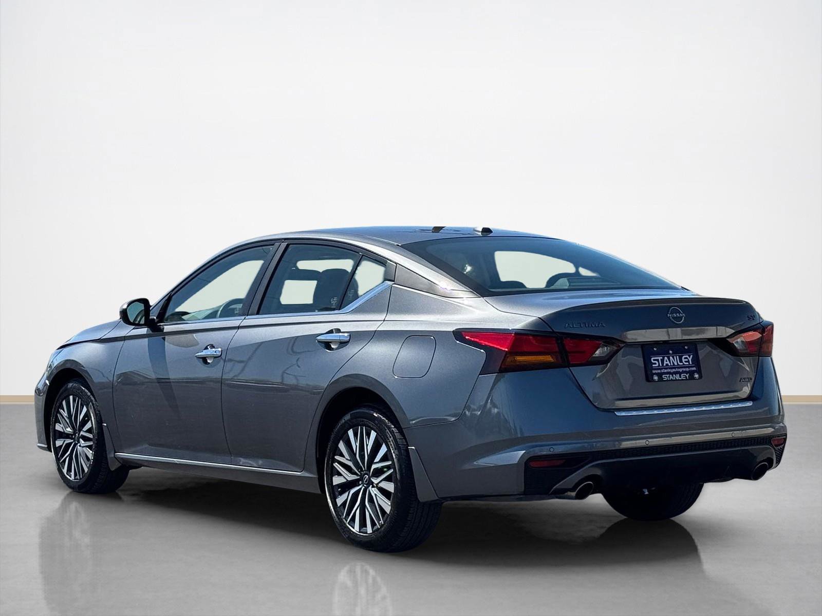 Used 2023 Nissan Altima 2.5 SV w/ SV Premium Package image 5