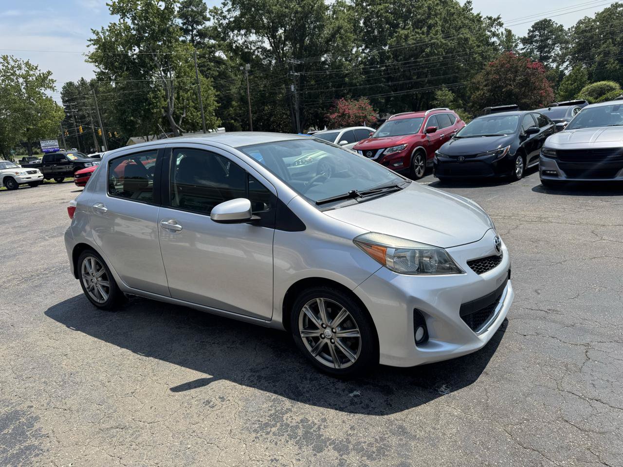 Used 2014 Toyota Yaris SE FWD image 4