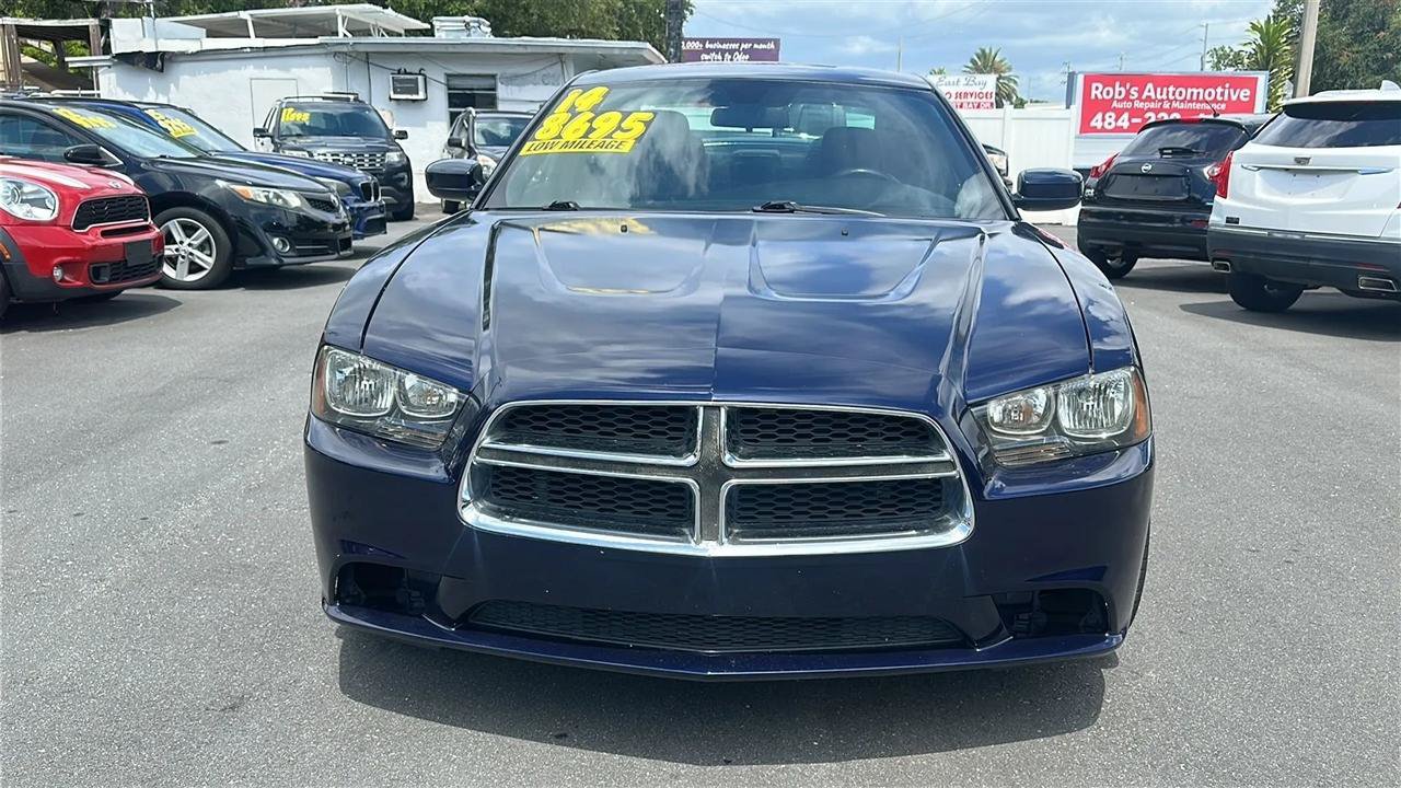 Used 2014 Dodge Charger SE RWD image 3