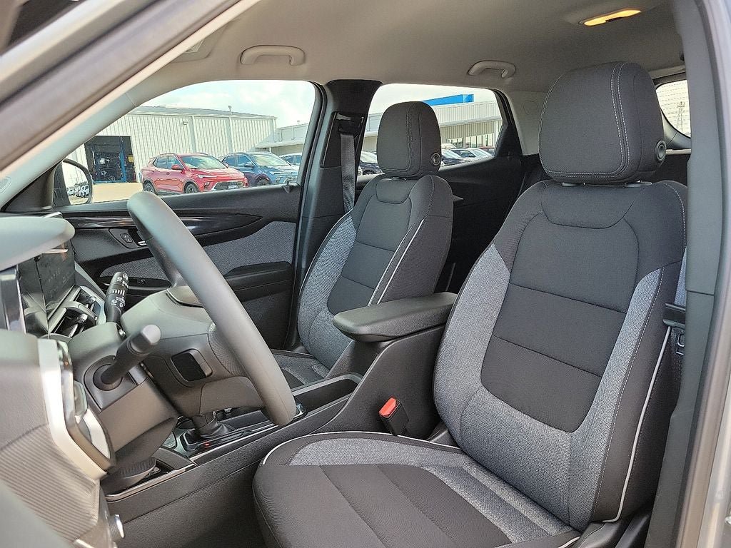 Used 2025 Chevrolet TrailBlazer LS w/ LS Convenience Package FWD image 11