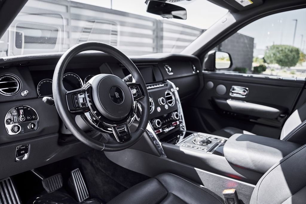 Used 2020 Rolls-Royce Cullinan AWD/4WD image 2