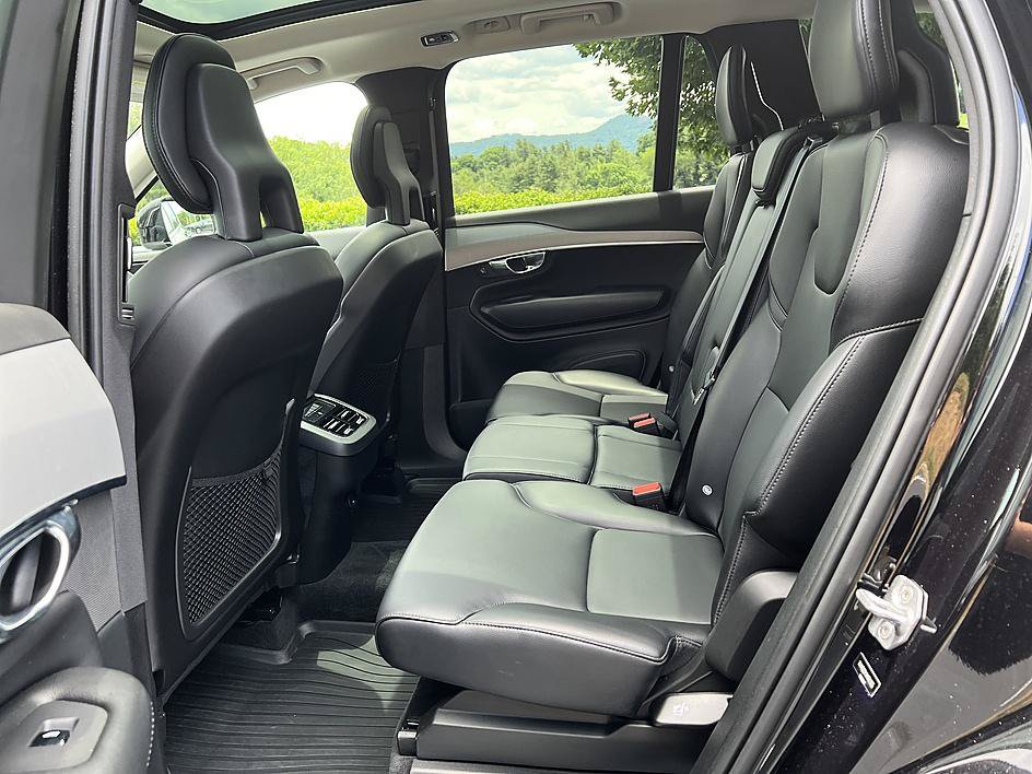 Used 2021 Volvo XC90 T5 Momentum w/ Climate Package FWD image 12
