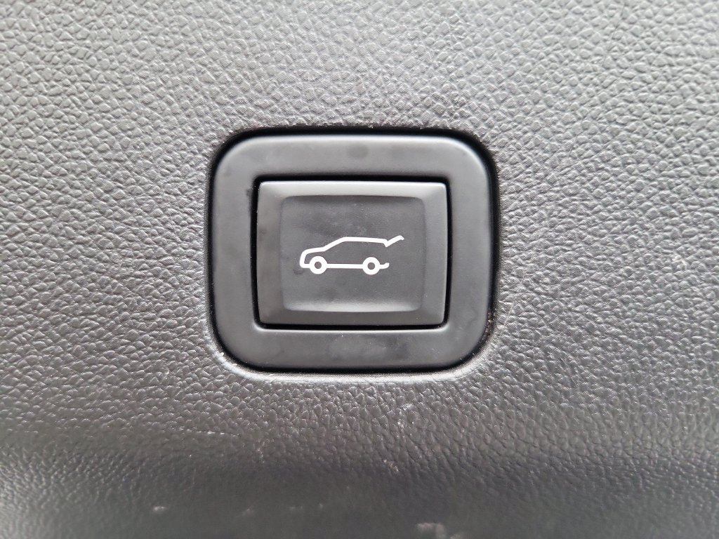 Used 2024 Chevrolet Suburban Premier AWD/4WD image 11