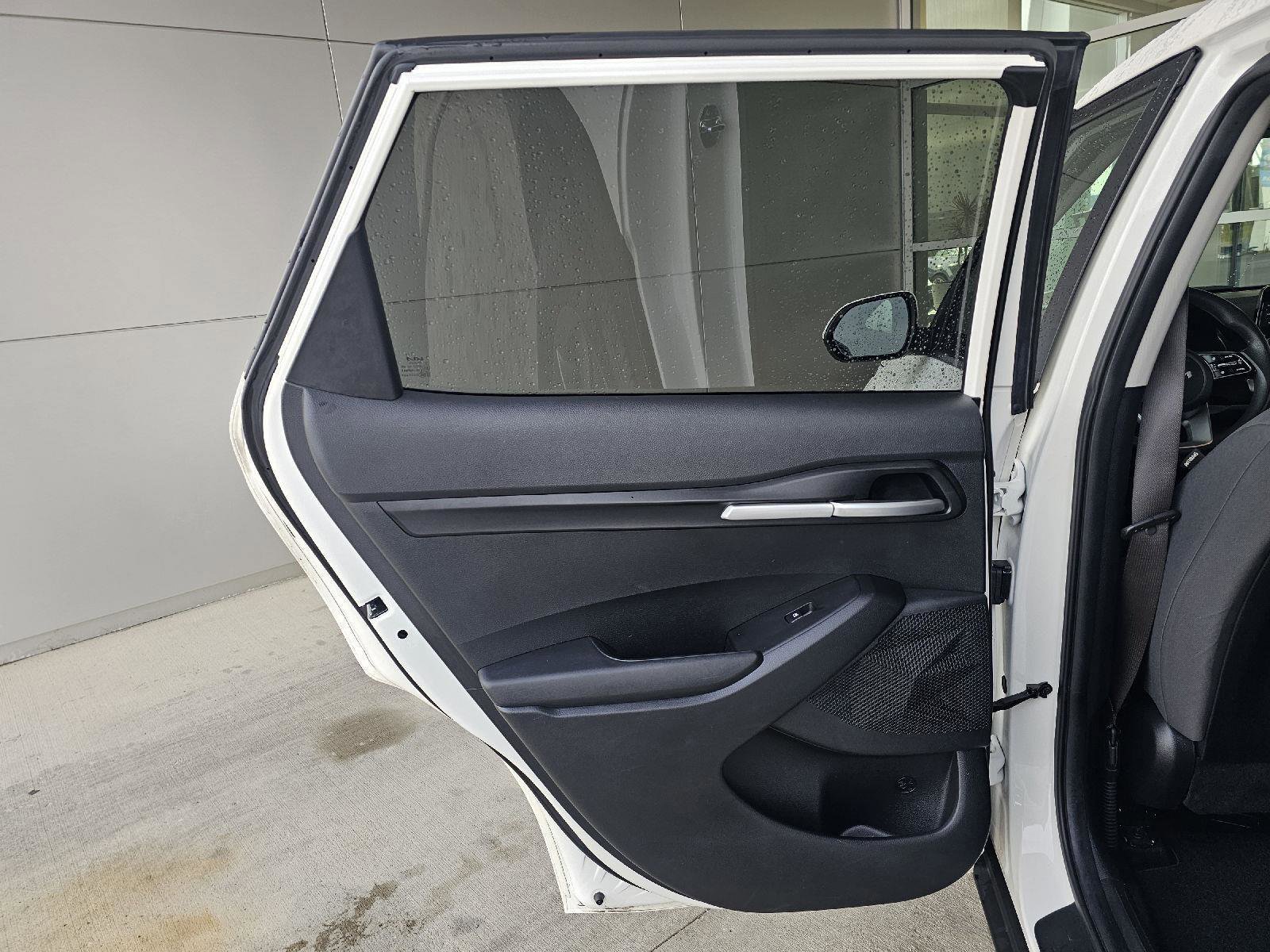 Used 2023 Kia Seltos LX image 16