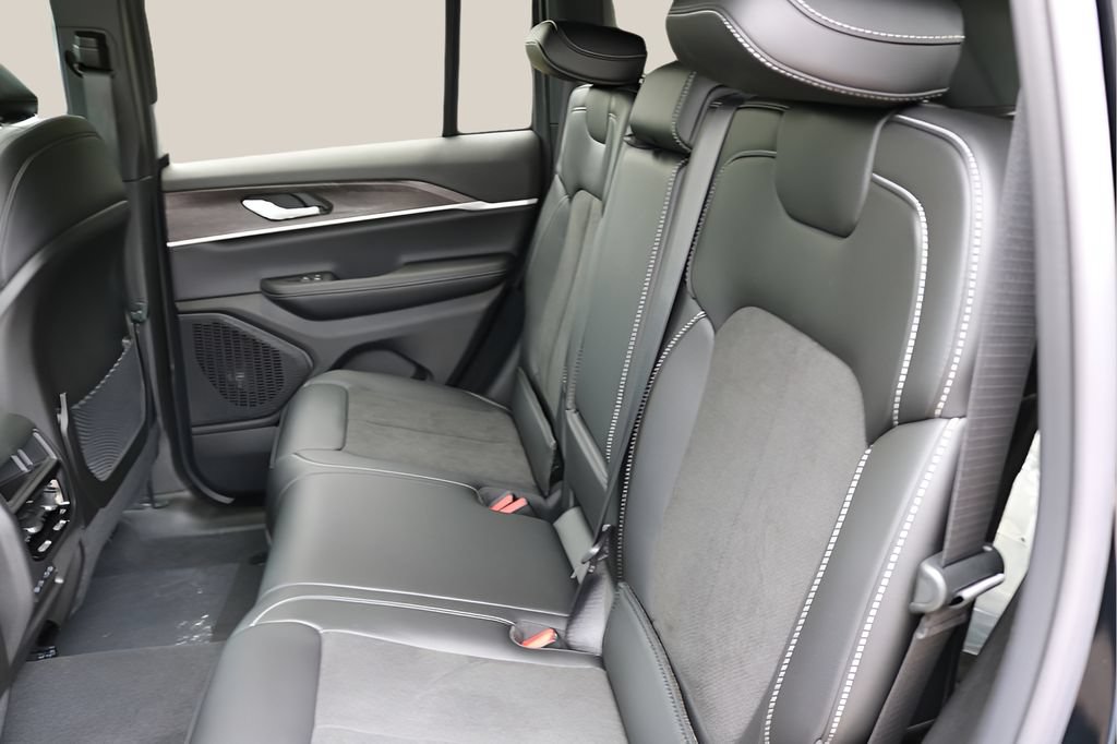 New 2026 Jeep Grand Cherokee Altitude AWD/4WD image 16