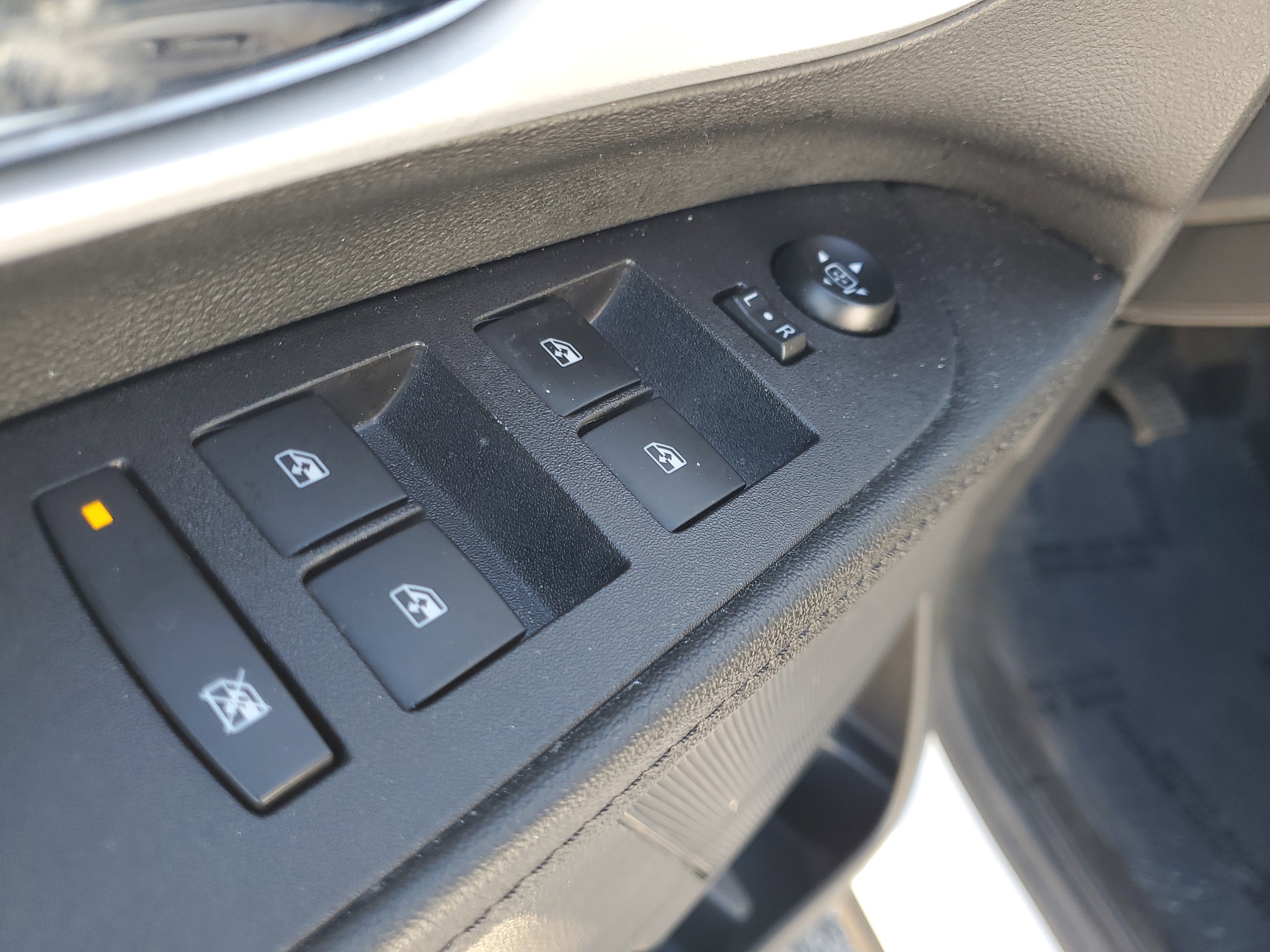 Used 2016 Chevrolet Equinox LT w/ Convenience Package image 16