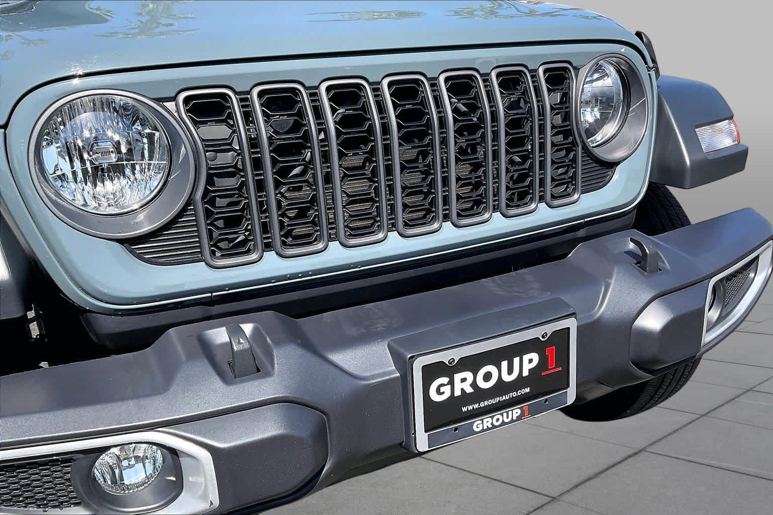 Used 2025 Jeep Gladiator Sport AWD/4WD image 28