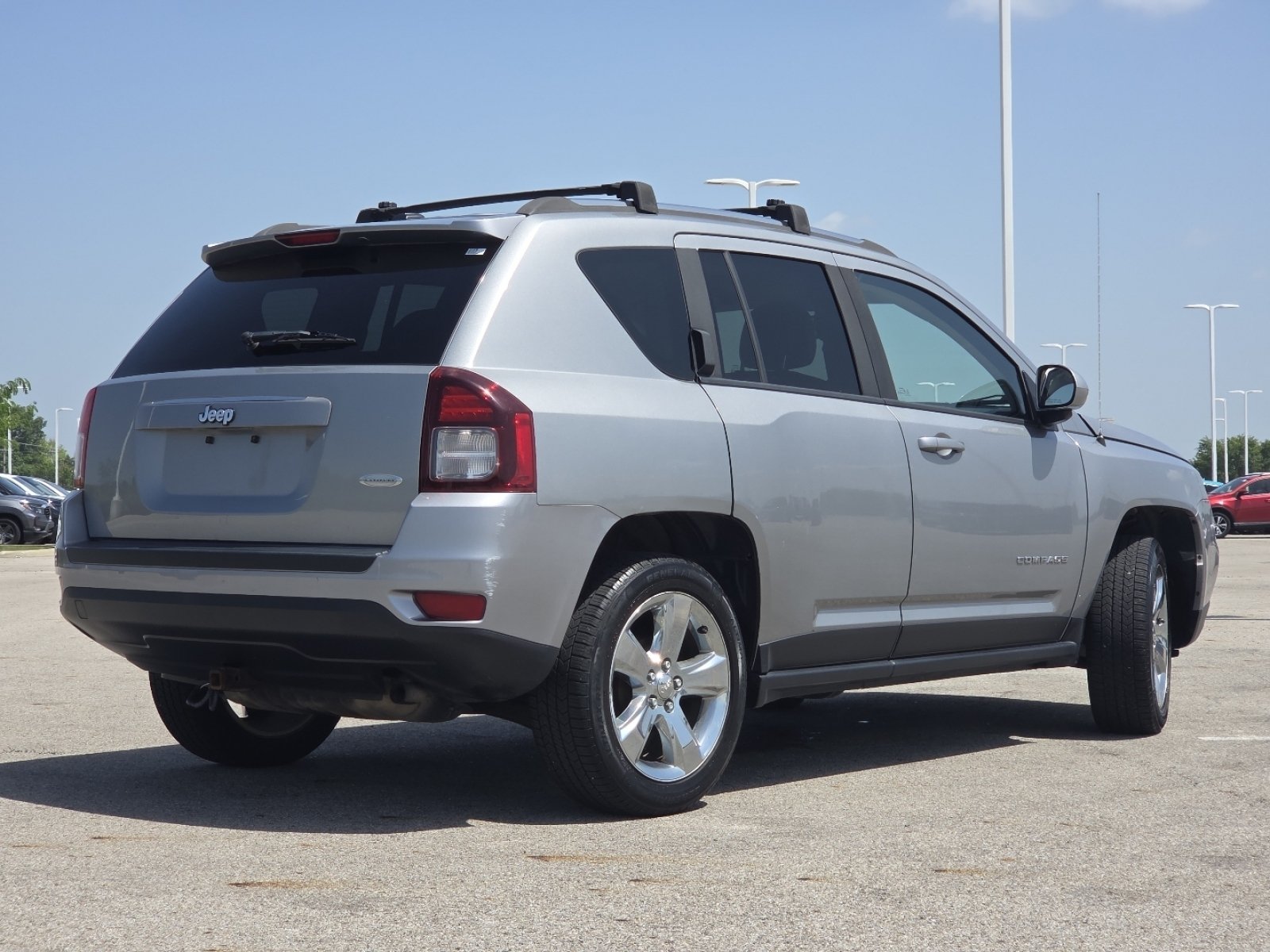 Used 2015 Jeep Compass Latitude FWD image 15
