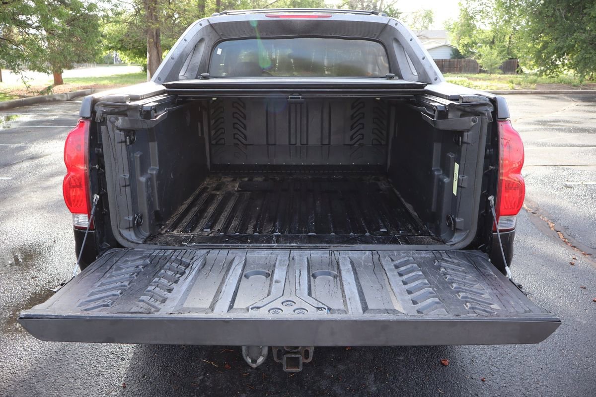 Used 2005 Chevrolet Avalanche Z71 w/ Sun And Sound Package AWD/4WD image 13