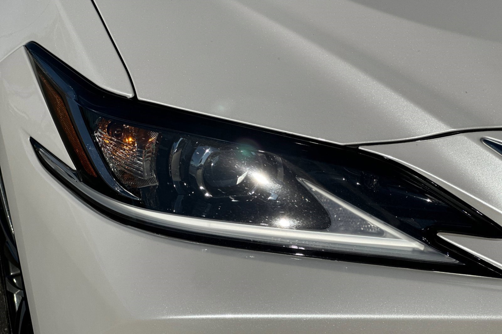 Certified 2025 Lexus ES 300h w/ Premium Package image 12