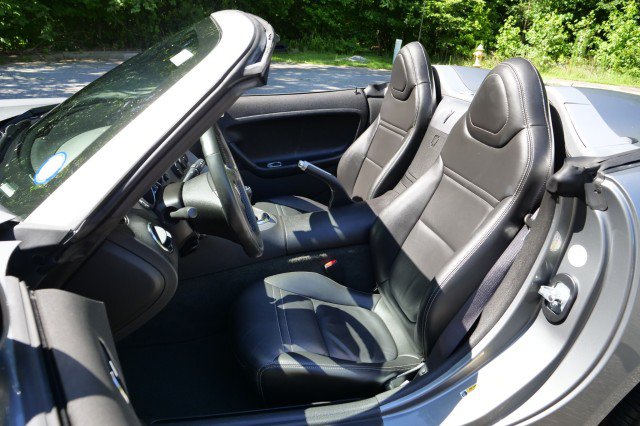Used 2007 Pontiac Solstice Convertible w/ Premium Package RWD image 3