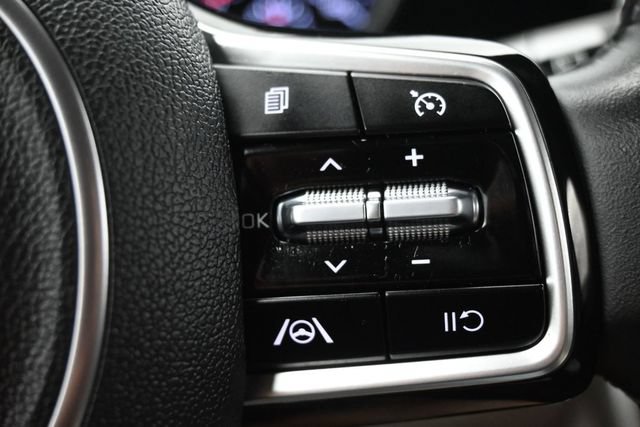 Used 2022 Kia Carnival LX FWD image 21