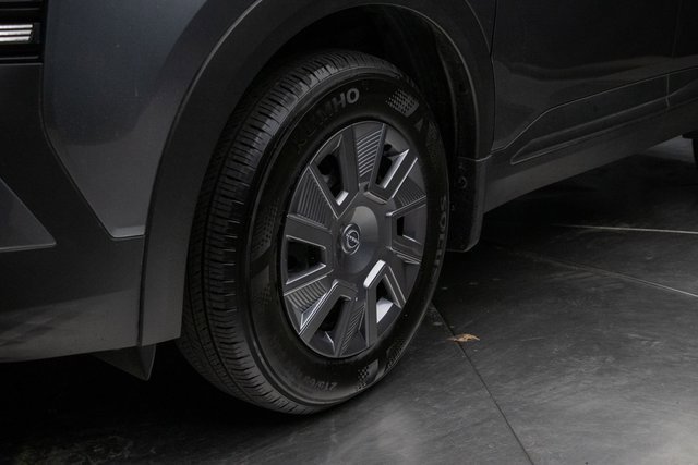 Used 2025 Nissan Kicks S image 7