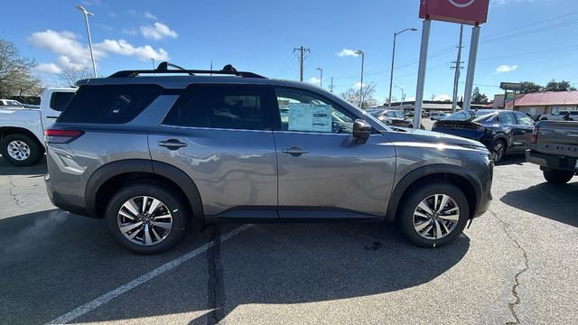 New 2026 Nissan Pathfinder SL image 3