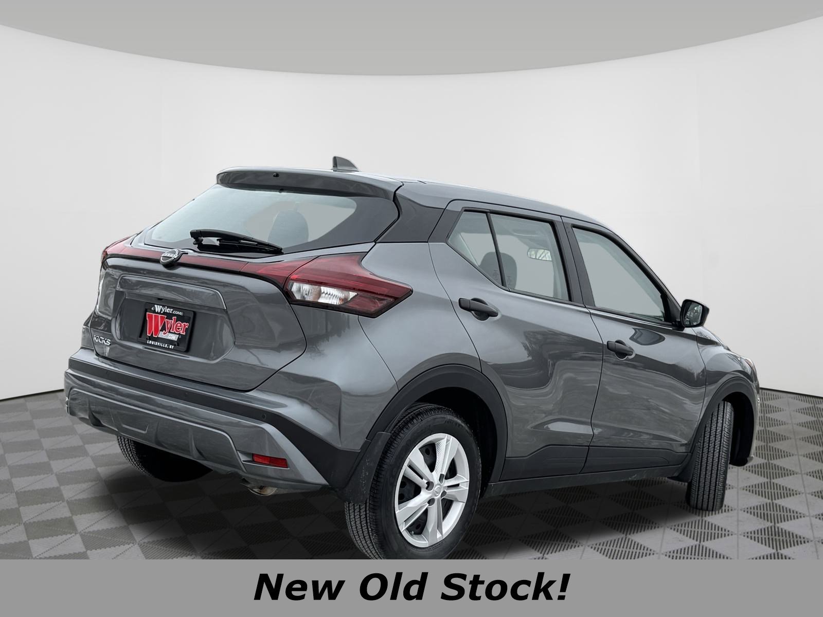 Used 2025 Nissan Kicks Play S image 3