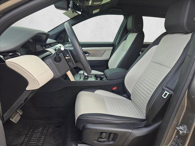 Certified 2025 Land Rover Discovery Sport Dynamic SE image 17