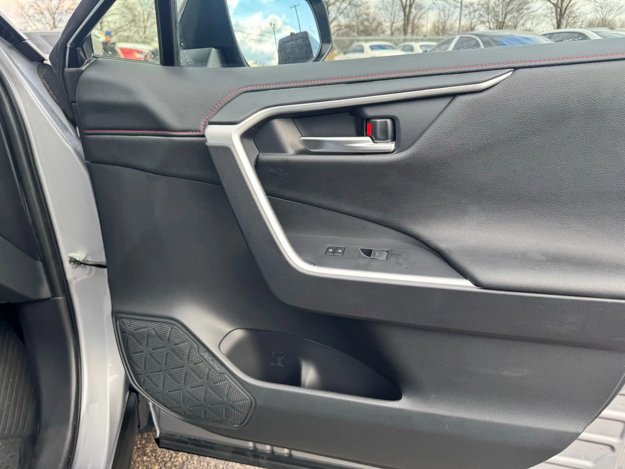 Used 2025 Toyota RAV4 XSE w/ Premium Package image 30