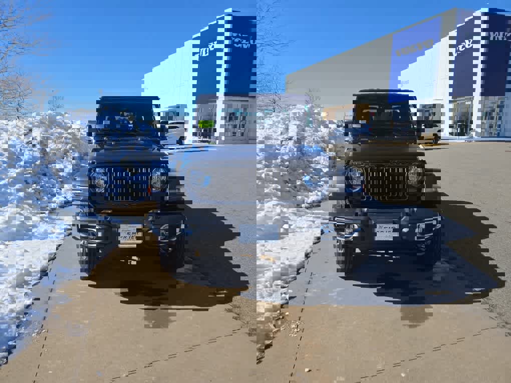 Used 2025 Jeep Gladiator Sport image 3