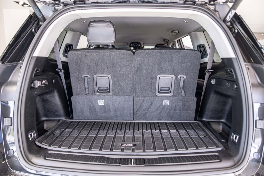 Used 2023 Jeep Grand Cherokee L Limited w/ Black Appearance Package image 18