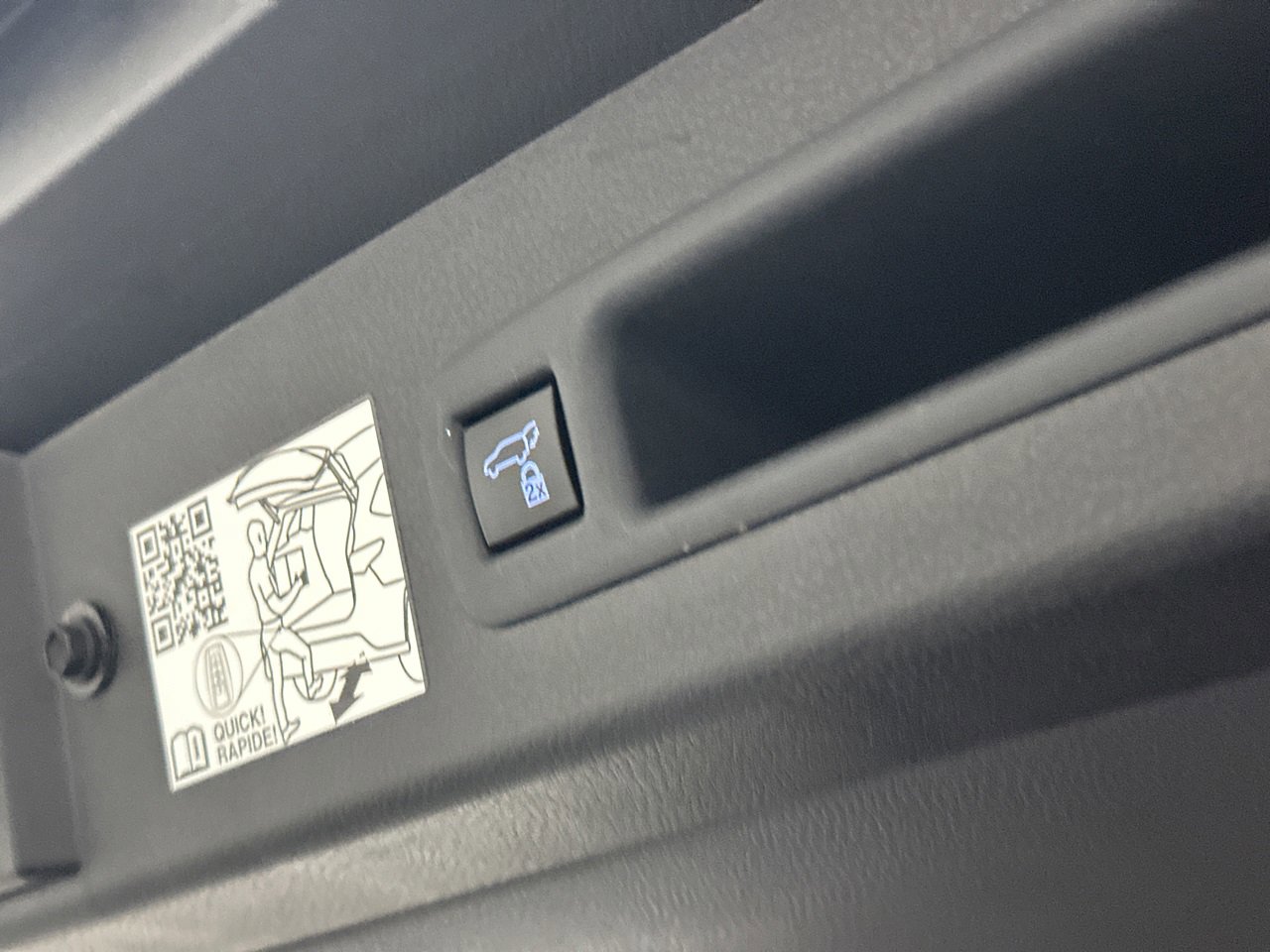 Used 2021 Toyota Sienna XLE image 9