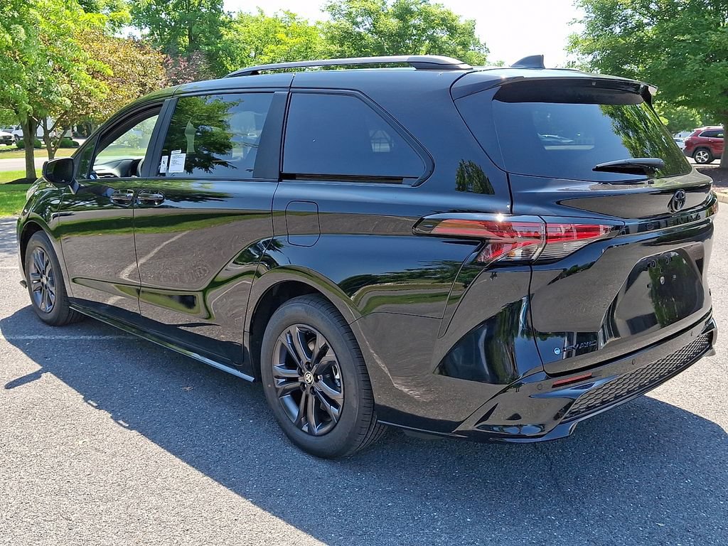 New 2026 Toyota Sienna XSE AWD/4WD image 3