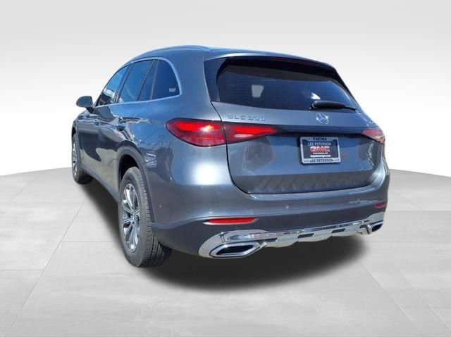 Used 2023 Mercedes-Benz GLC 300 4MATIC image 4