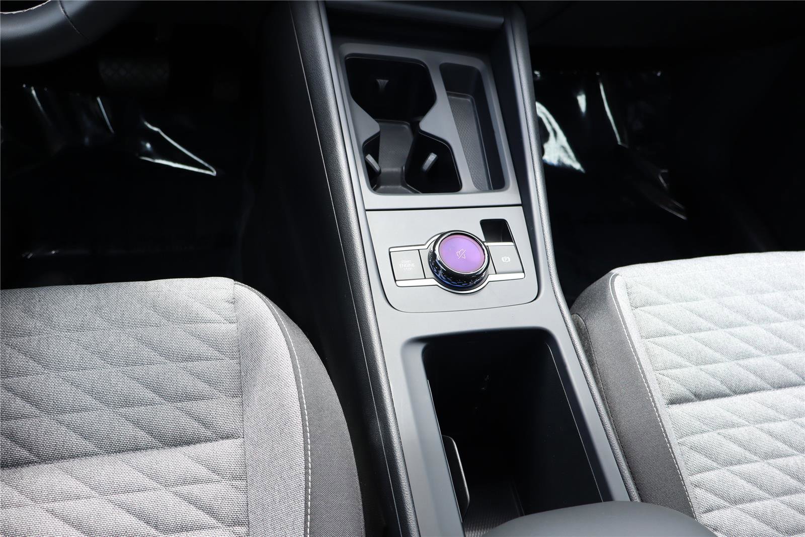 Certified 2025 Volkswagen Tiguan S w/ 18" Wheel Package image 21