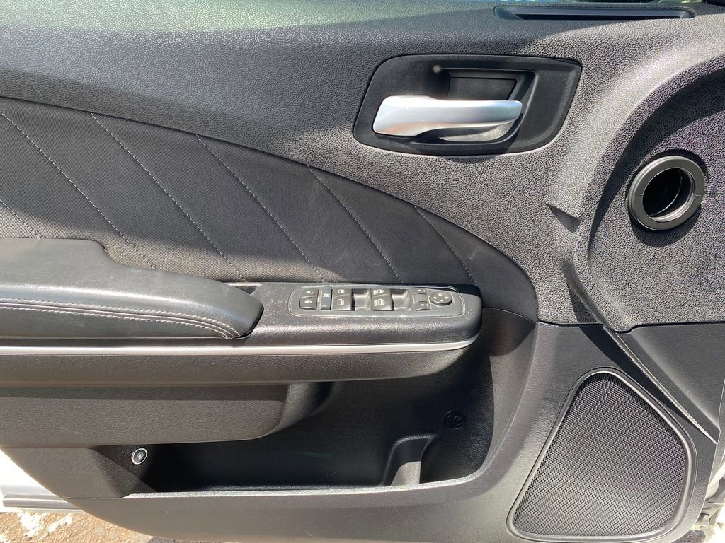 Used 2017 Dodge Charger SXT RWD image 31