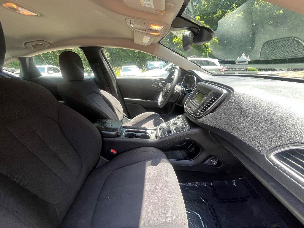 Used 2015 Chrysler 200 Limited FWD image 33
