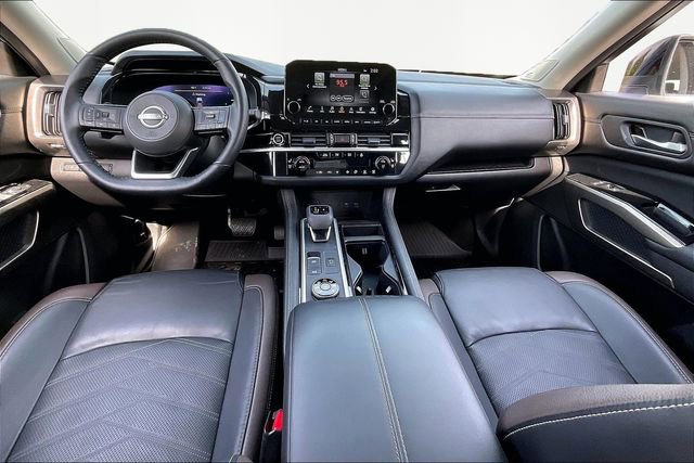 Used 2024 Nissan Pathfinder Platinum w/ Cargo Package image 7