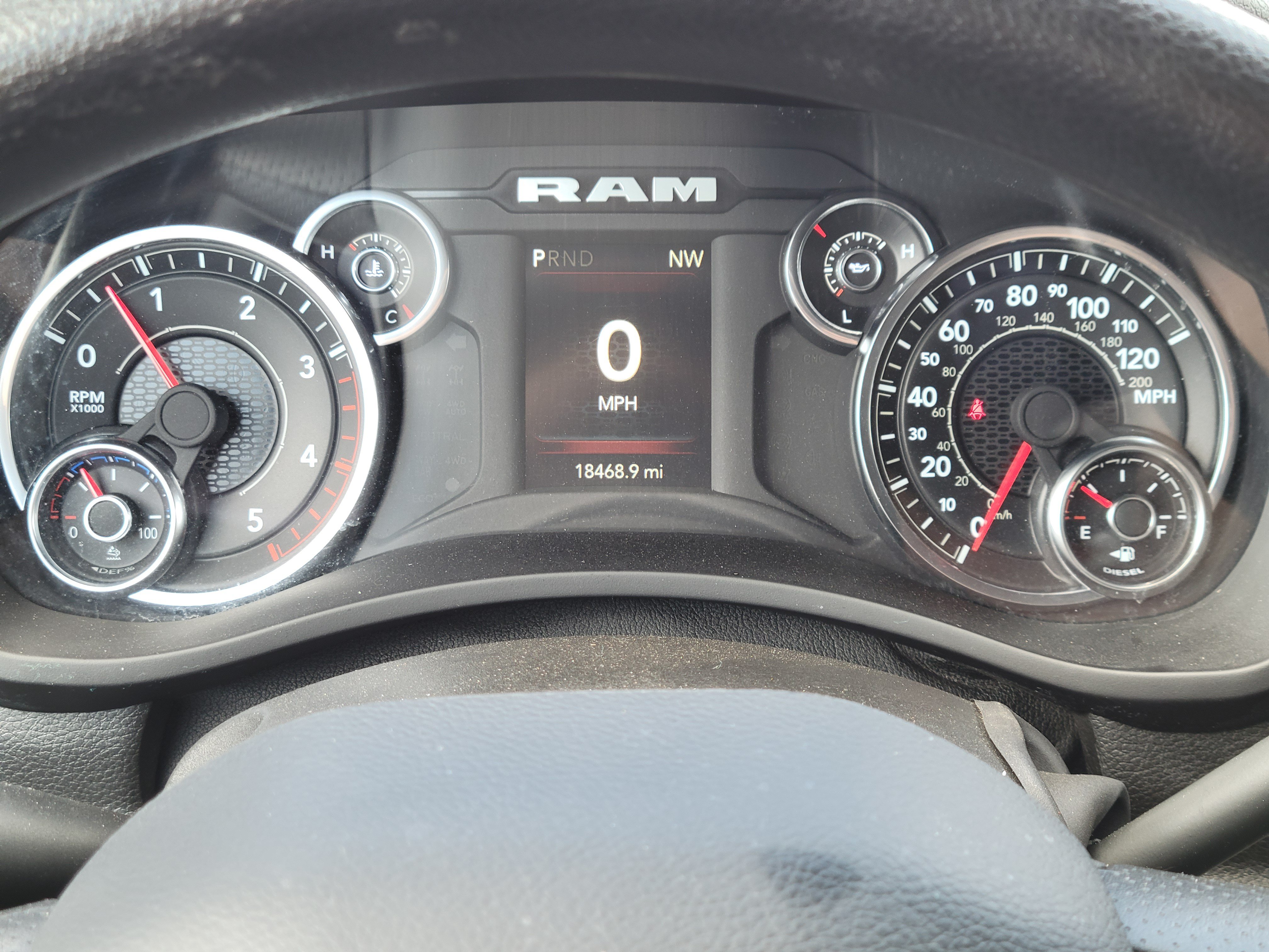 Used 2024 RAM 2500 Tradesman w/ Chrome Appearance Group AWD/4WD image 9