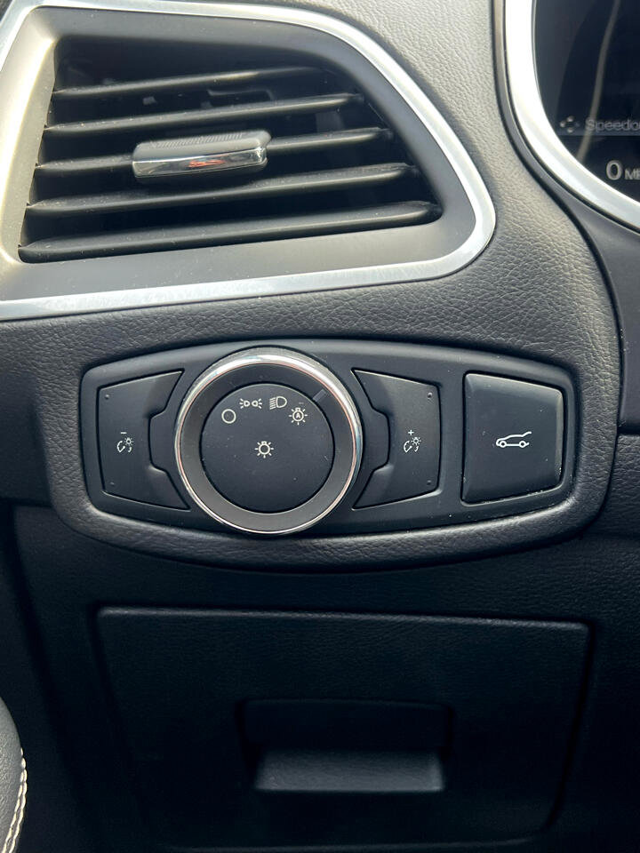 Used 2016 Ford Edge Titanium w/ Equipment Group 301A image 28