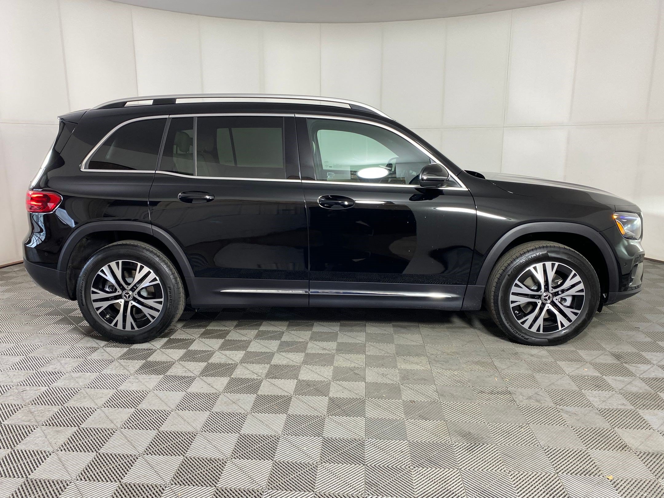 Certified 2026 Mercedes-Benz GLB 250 4MATIC image 8