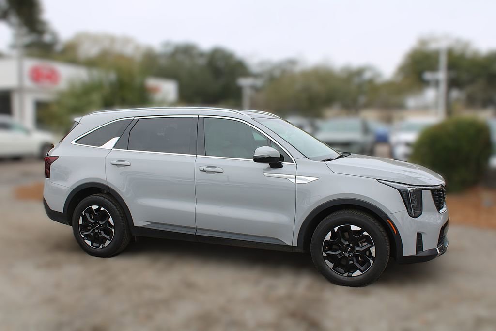 Certified 2025 Kia Sorento S w/ Panoramic Sunroof Package image 4