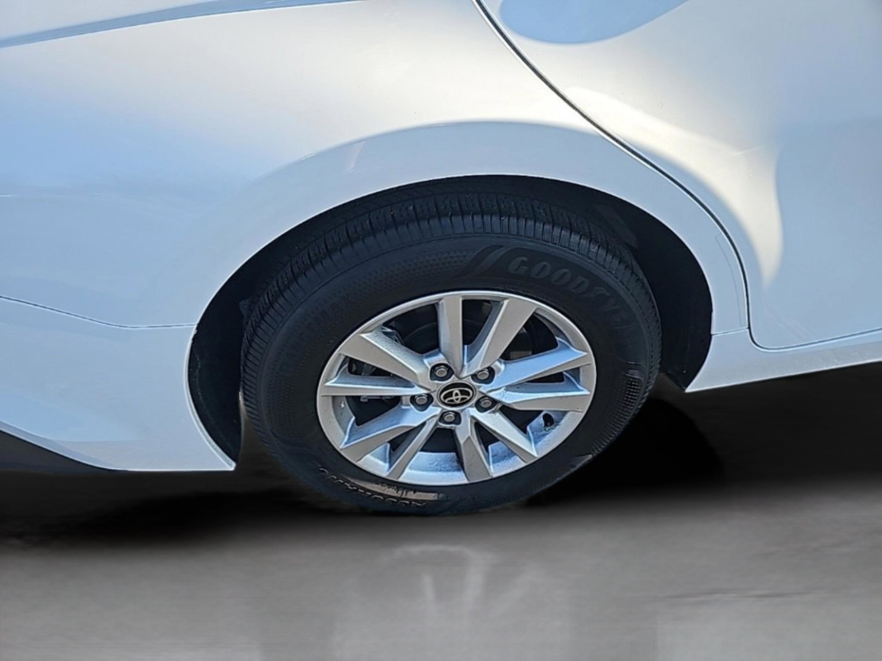 Used 2025 Toyota Camry LE image 31